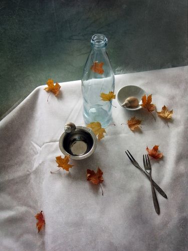С кленовыми листьями