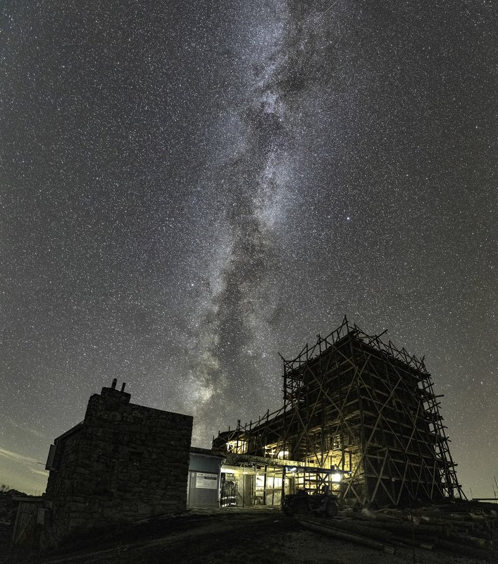 Milky Way over the While Elephant observatory