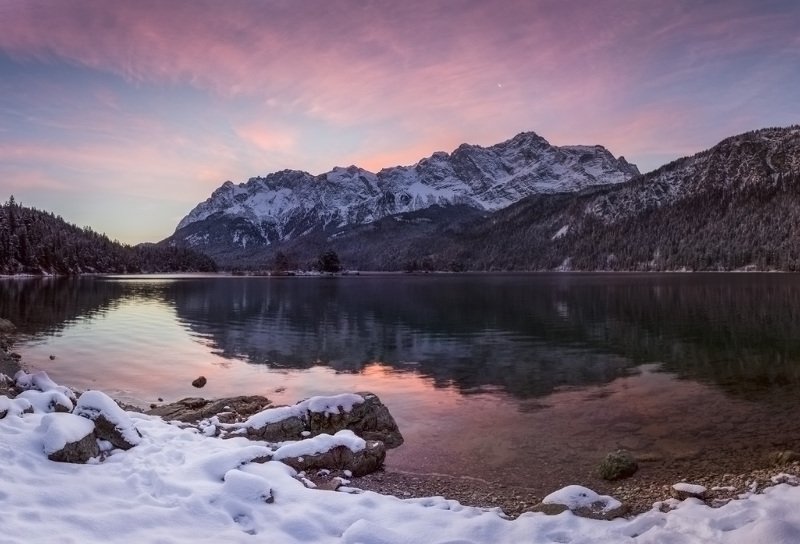 Берег альпийского озера.