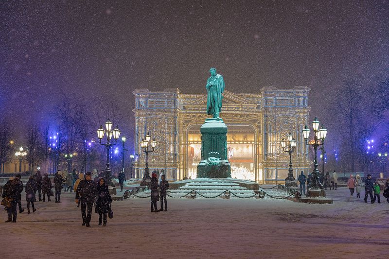 Пушкинская площадь москва. Памятник Пушкина в Москве на Пушкинской площади. Пушкинская площадь Минск. Пушкинская площадь 2005. Памятник на Пушкинской площади Пушкина в Твери.