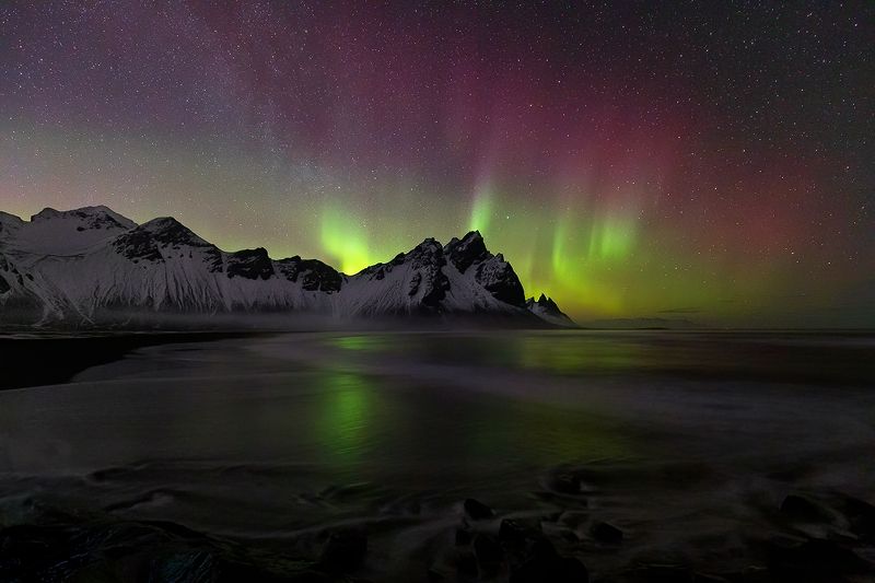 Вылка Северное сияние. Фотограф фотографирует Северное сияние. Урагубская Развилка Северное сияние.