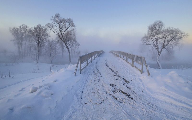 Истра. Зимний пейзаж с мостом