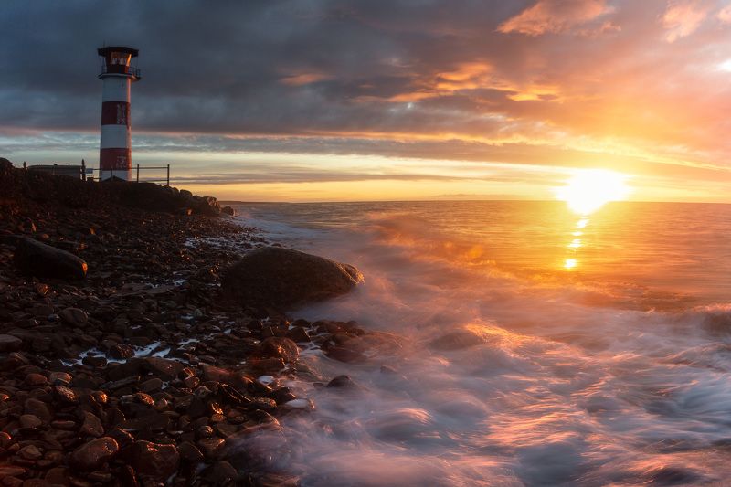 Утренний маяк на Белом море
