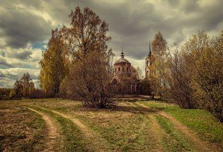 Две дороги - два пути.