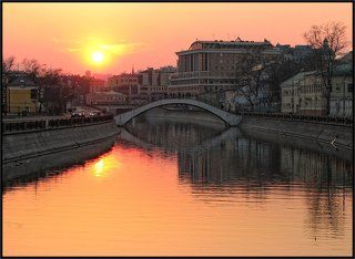 Так в Москве садится солнце.