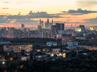Московских окон негасимый свет. Снято с БЦ Лотос, ул Одесская.