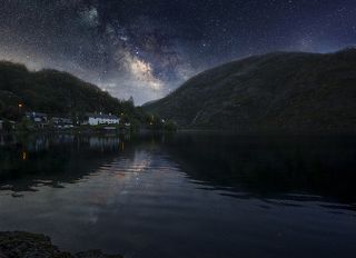 Озеро ночное
