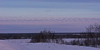 Отблеск заката в вечерних облаках.