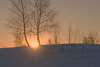 У косогора.