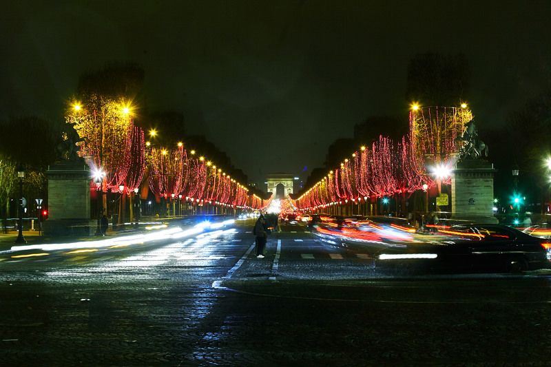 Ночь на Елисейских Полях… Париж. Франция