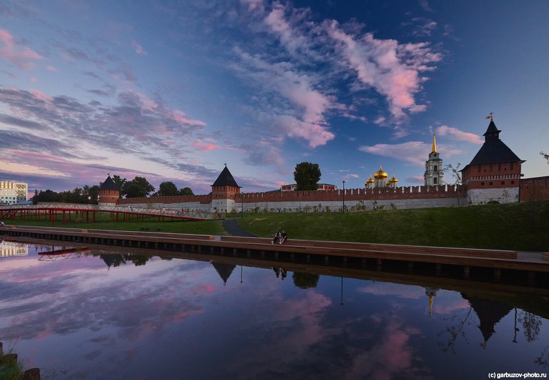 Закат на набережной Тульского Кремля