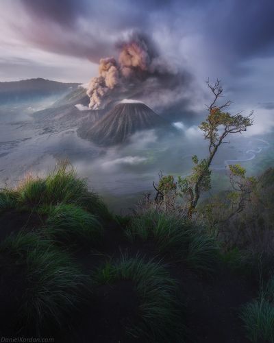 Bromo eruption