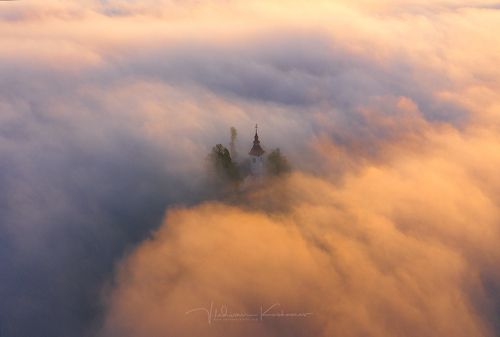 В облаках
