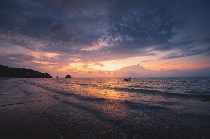 Великолепие заката! Пляж Най Янг, Пхукет, Таиланд 
