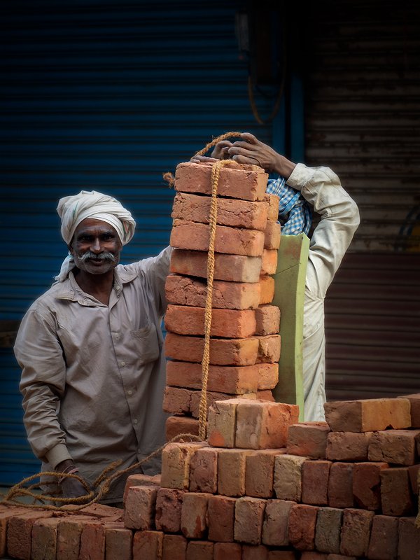 Często spotykane sceny ciężkiej pracy w Indiach.