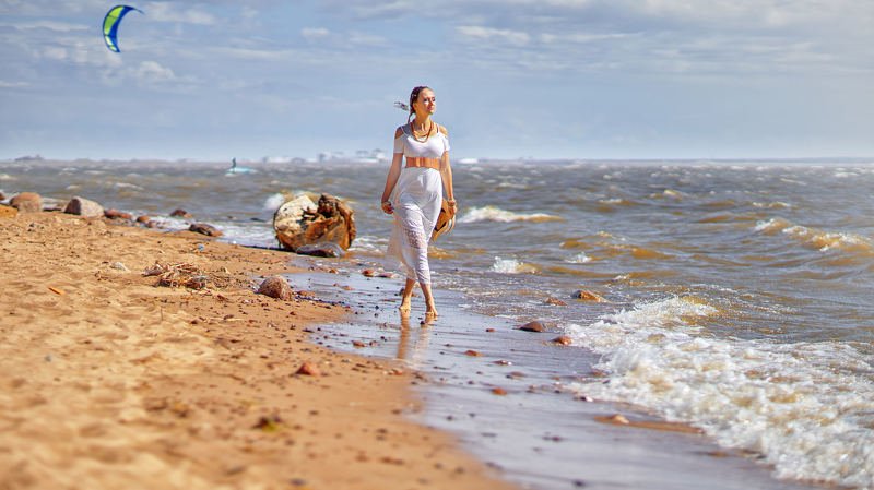 Жанр к морю. Волею неволею бегая по морю. Онн Ван дер Волл фотограф о море. Прогулки по морю в Аделе март. Плвлт мы по морю.