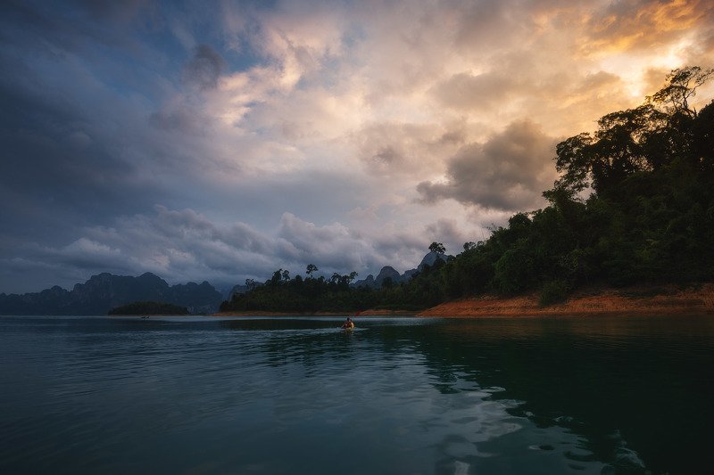 Закат на озере Чео Лан.