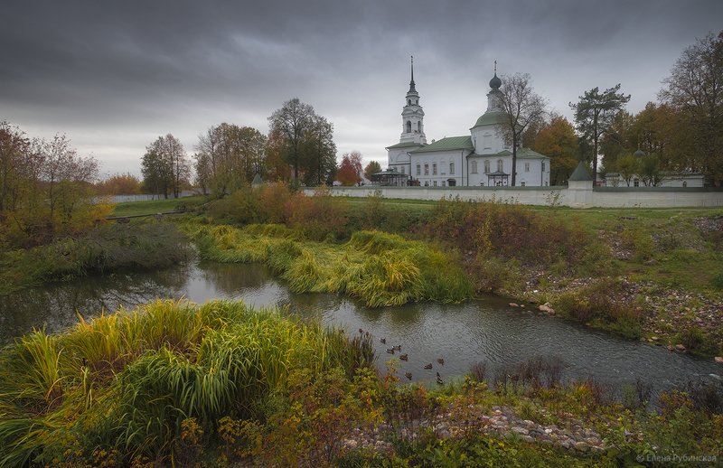 Осень Костромской храм