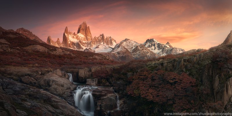 Высокие горы и водопады в Патагонии