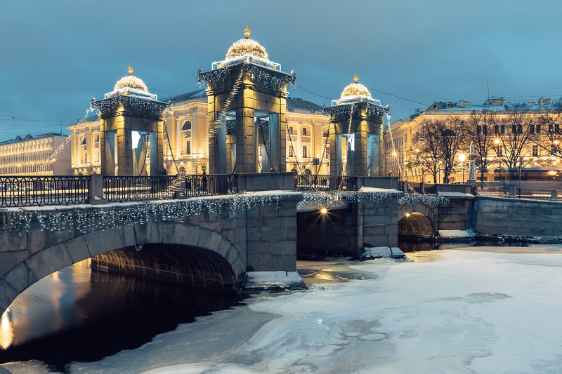 Мост Ломоносова в новогодние праздники. Санкт-Петербург