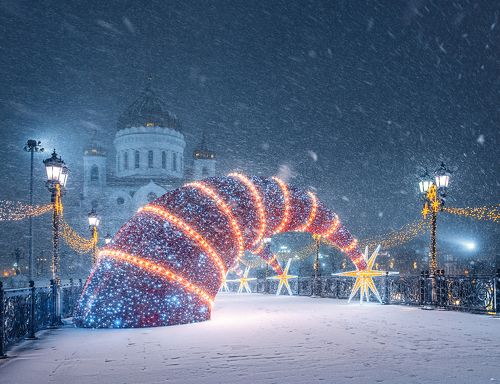 Новогодние декорации Патриаршего моста