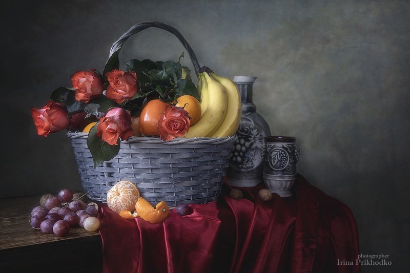 Натюрморт с розами и фруктами