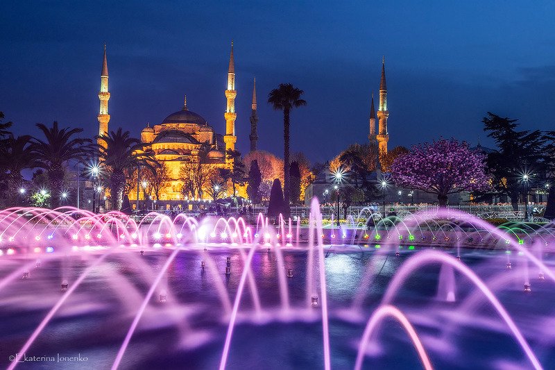 Стамбул весной. Султанахмет весной. Стамбул Турция весной.