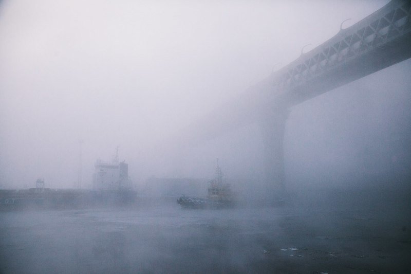 Мост в зимнем тумане
