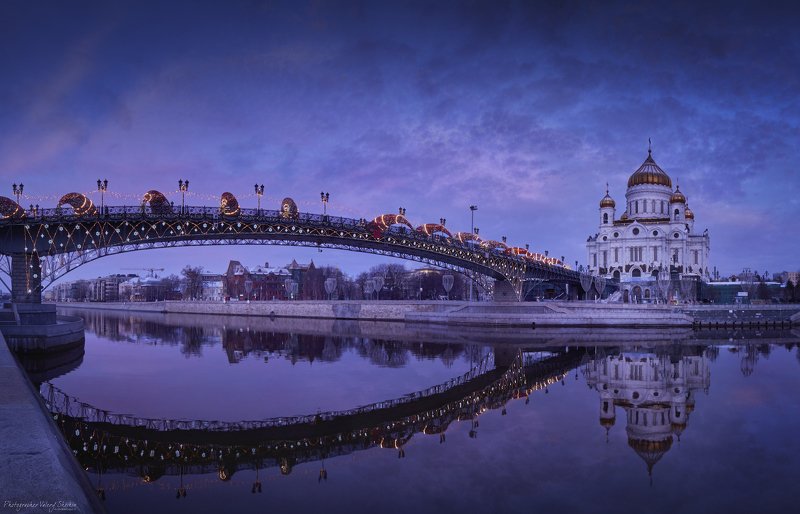 Патриарший мост. Храм Христа Спасителя. Москва