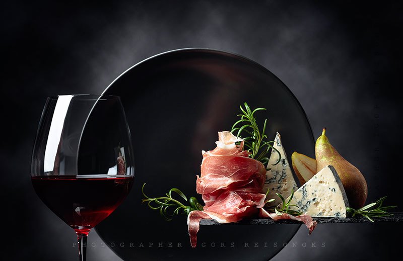 Prosciutto, blue cheese and red wine.