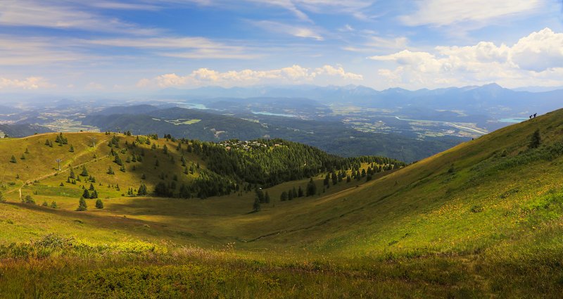 Долина в районе озера Осьяхер Зее (Австрия).
