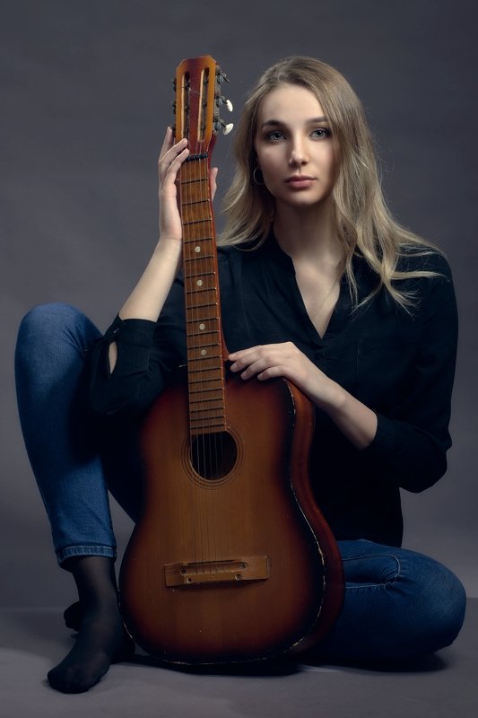 Портрет с гитарой