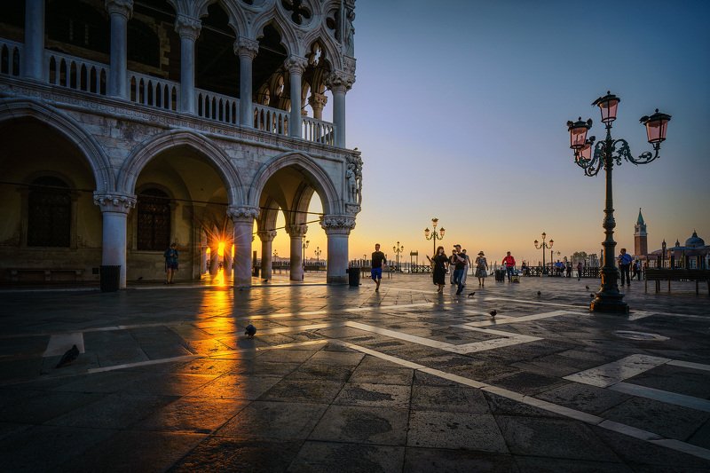 First sunrays in Piazza San Marco