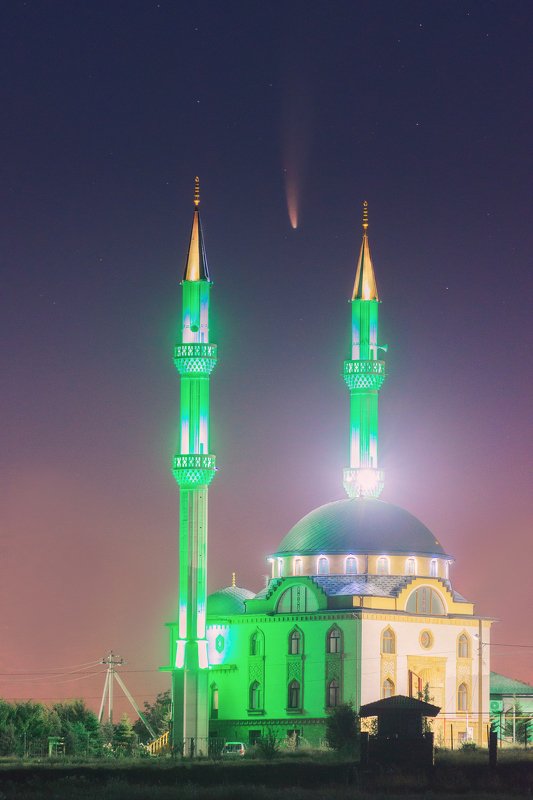 Мечеть Кадыр-Джами и комета Neowise