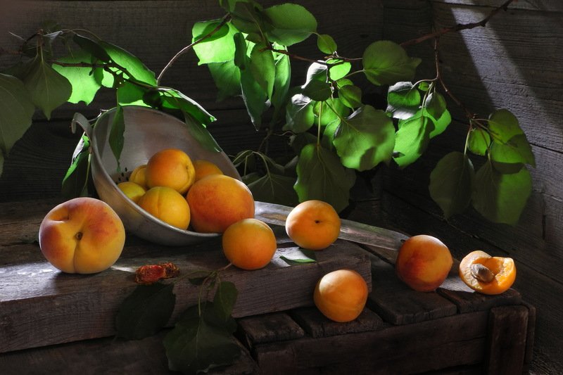 Абрикосы с персиками.